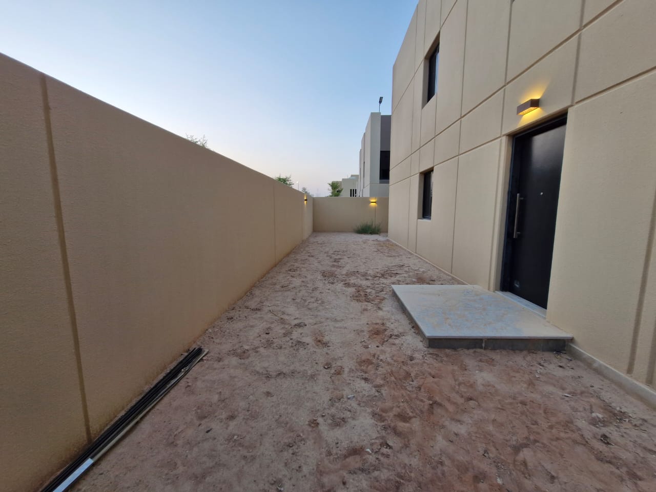  🏰 *Modern Luxury Villa in Sidra District – Roshn*  ✨ Elegantly Half-Furnished ✨